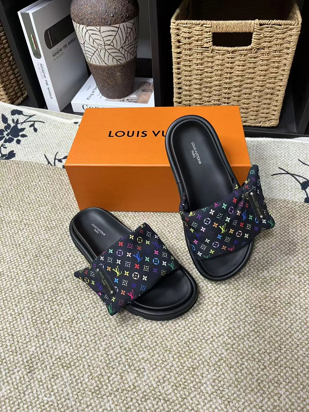 P340 yuan LV Louis Vuitton Full of high-end feel! A popular model among bloggers at home and abroad, it’s retro and fashionable, and looks stunning on your feet! Mainly recommended model on the official website★ ━━━━━ ЅᏇєєt ━━━━━ ▪️Upper: original calfskin ➕5D printing process ▪️Inner: imported mixed sheepskin ▪️Outsole: original molded foam outsole ▪️Size: Female 35-40 Men's 39-44 (women's 41 men's 45)